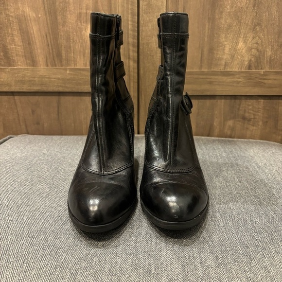 Born Vivi Black Leather Three Buckled moto Ankle Boots Size 7.5 Almond Toe - Picture 5 of 14